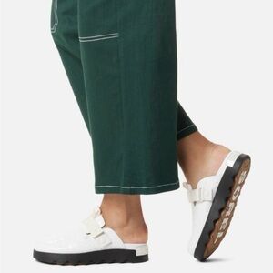 Sorel Vibe White Croc-Embossed Slip-On Clogs, size 7.5 SOLD OUT ONLINE